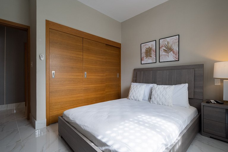 LuxuryCityCenterApart-Pool-Gym-WiFi-A/C-YellowKey*