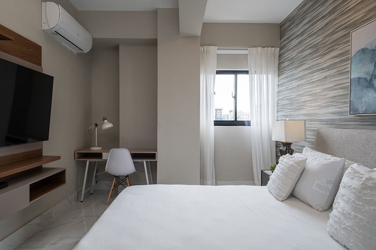 LuxuryCityCenterApart-Pool-Gym-WiFi-A/C-YellowKey*