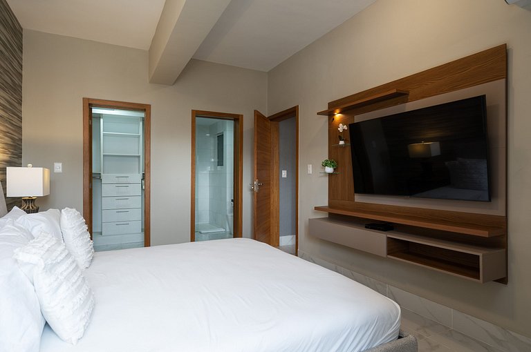 LuxuryCityCenterApart-Pool-Gym-WiFi-A/C-YellowKey*