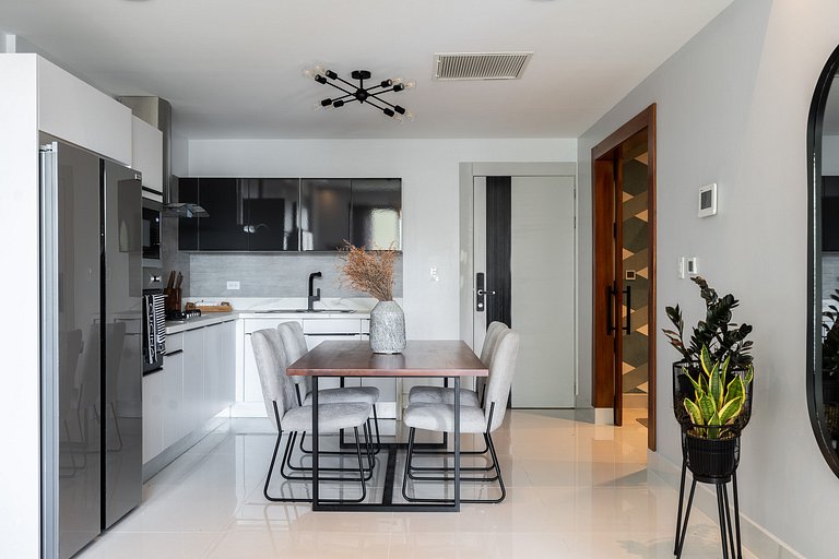 Newest&MostLuxurious-w/Pool-WiFi-Gym-A/C-YellowKey