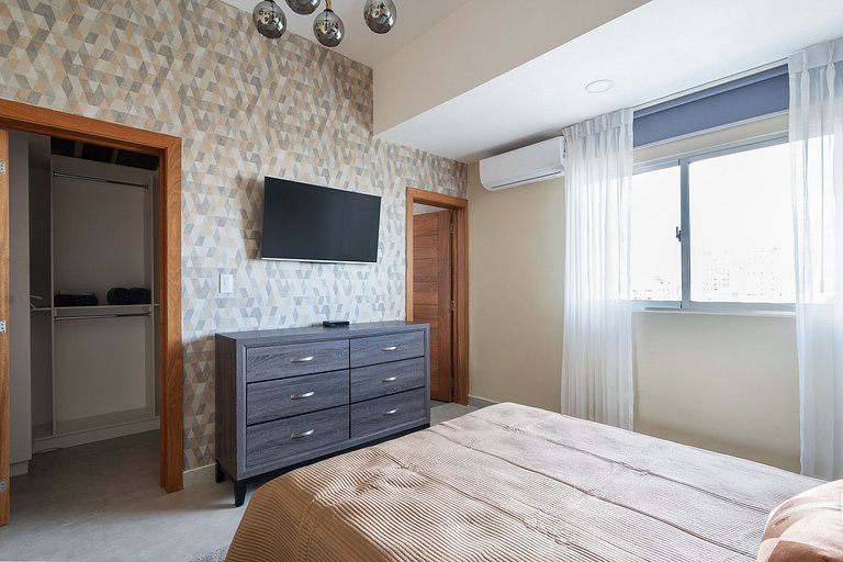 ★RooftopPool-CityViews-Gym-WiFi-A/C-1BR-YellowKey★