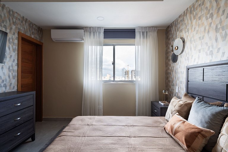 ★RooftopPool-CityViews-Gym-WiFi-A/C-1BR-YellowKey★