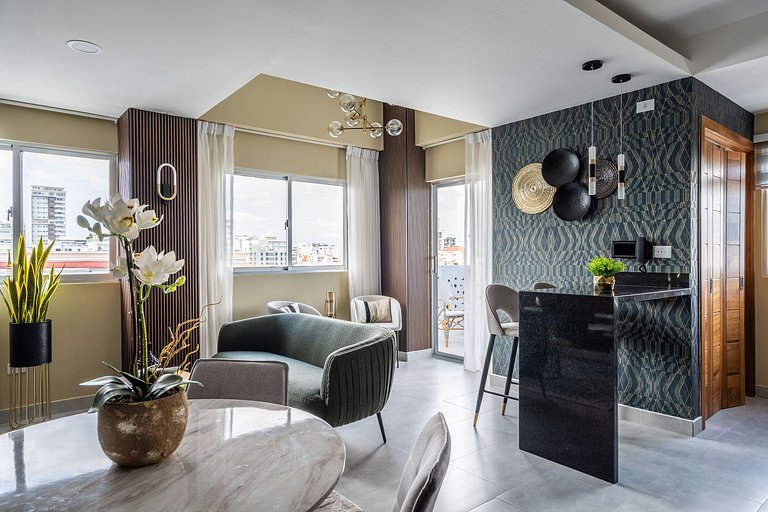 ★RooftopPool-CityViews-Gym-WiFi-A/C-1BR-YellowKey★