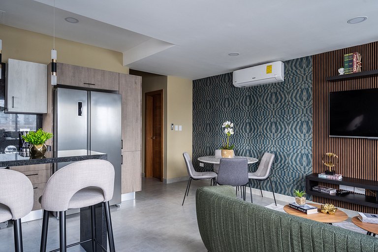 ★RooftopPool-CityViews-Gym-WiFi-A/C-1BR-YellowKey★