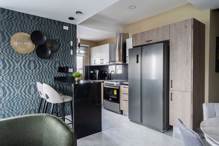 ★RooftopPool-CityViews-Gym-WiFi-A/C-1BR-YellowKey★