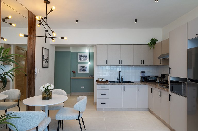 PrivateTerrace-1br-Comfy-Modern-WiFi-AC-YellowKey