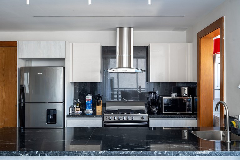 Luxury-CityCenter-1br-View-Pool-Downtown-Yellowkey