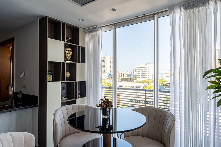 Luxury-CityCenter-1br-View-Pool-Downtown-Yellowkey
