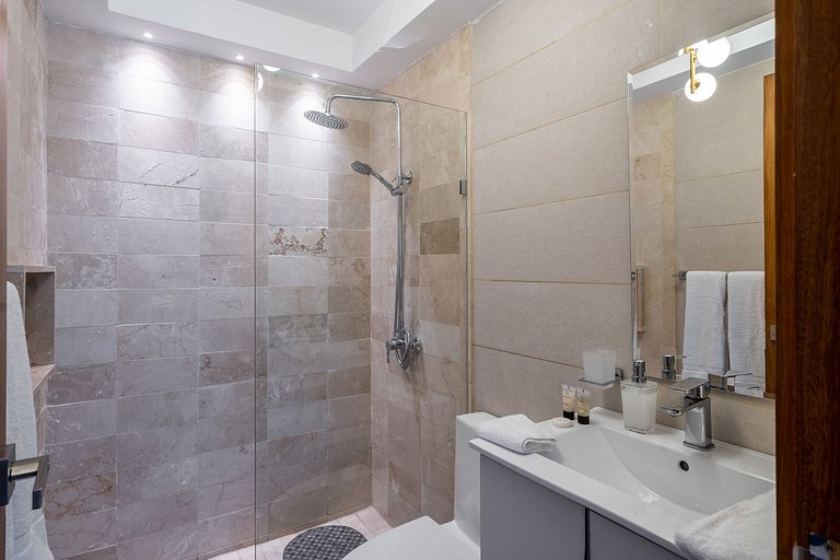 Luxury-CityCenter-1br-View-Pool-Downtown-Yellowkey