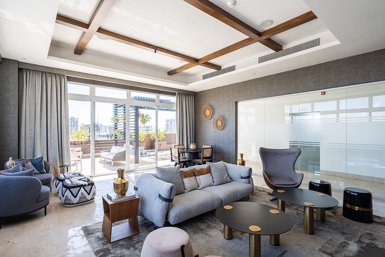 Luxury-CityCenter-1br-View-Pool-Downtown-Yellowkey