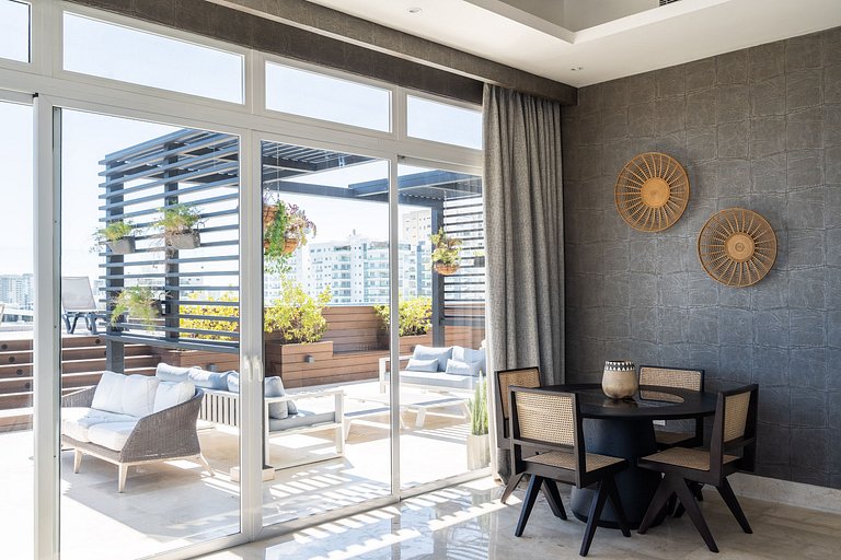 Luxury-CityCenter-1br-View-Pool-Downtown-Yellowkey