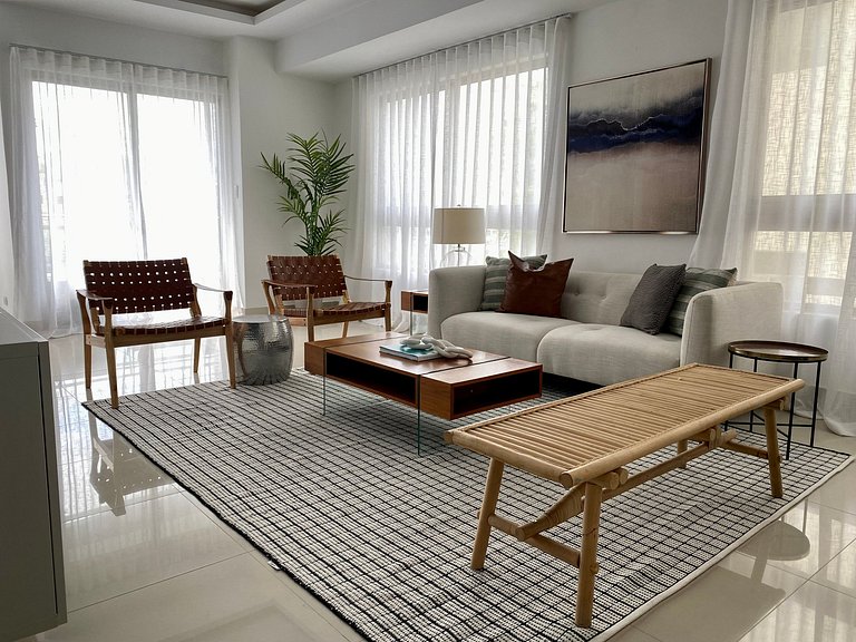 Luxury-3BR-KingBed-50mbWiFi-CityCntr-A/C-YellowKey