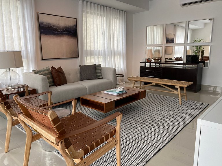 Luxury-3BR-KingBed-50mbWiFi-CityCntr-A/C-YellowKey