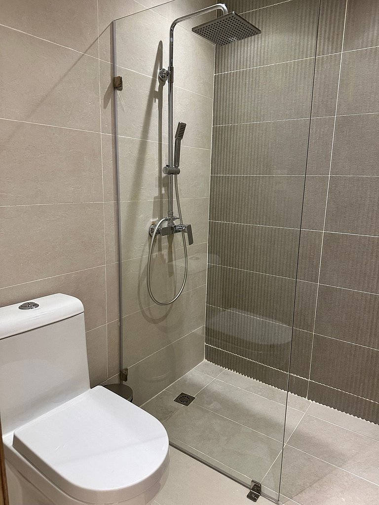 Chic 1BR Serrallés Retreat, Rooftop Pool|YellowKey