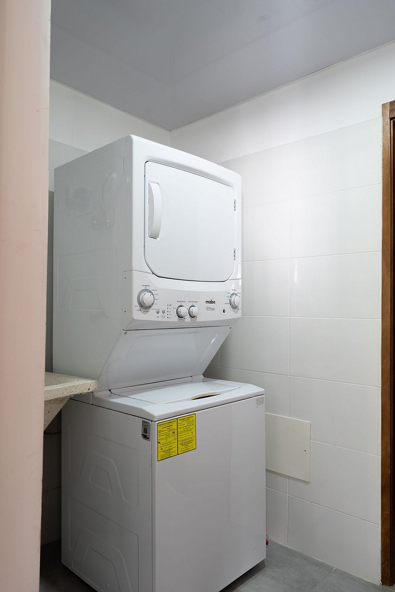 Modern And Safe In City Center W/Pool By YellowKey