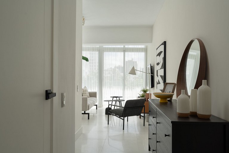 Sunny 1BR Piantini Retreat Near Blue Mall, Sauna & Pool