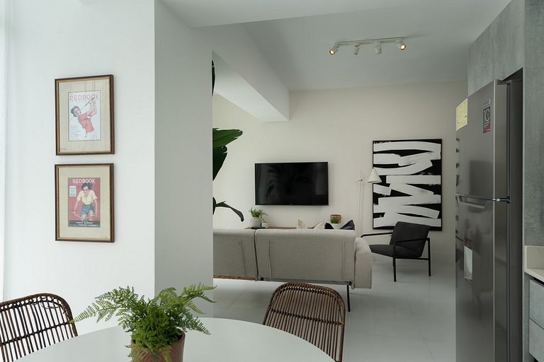 Sunny 1BR Piantini Retreat Near Blue Mall, Sauna & Pool