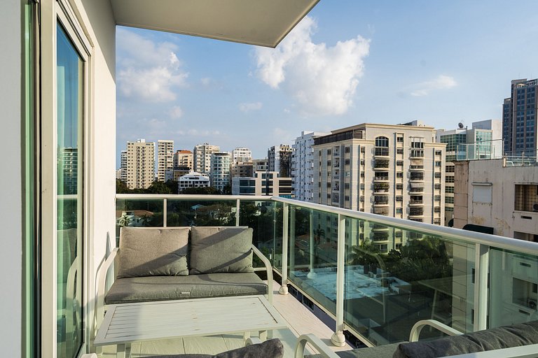 CityCenter Near Blue Mall W/View-A/C-WiFi-SmartTV-YellowKey