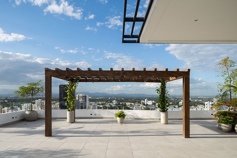 Newest&MostLuxurious-w/Pool-WiFi-Gym-A/C-YellowKey