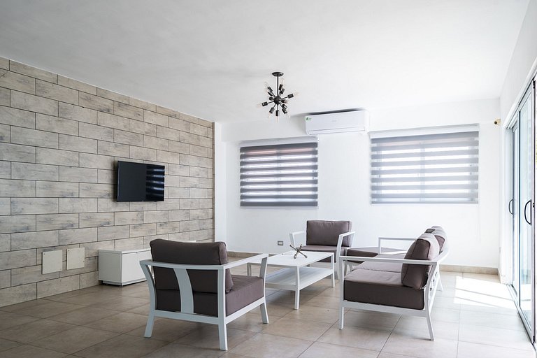 Chic 1BR King Bed, Piantini City Views|YellowKey