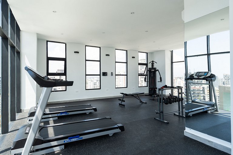 Luxury-Pool-Gym-View-Piantini-CityCenter-YellowKey