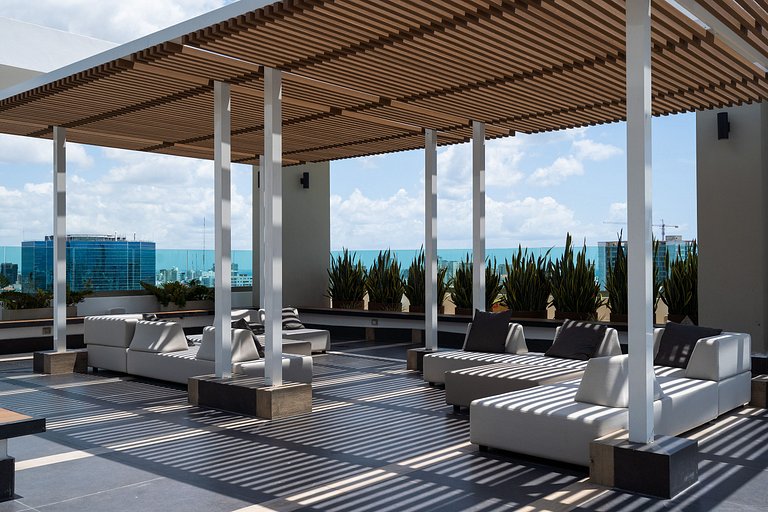 ★RooftopPool-KINGbed-Views-Gym-WiFi-A/C-YellowKey★