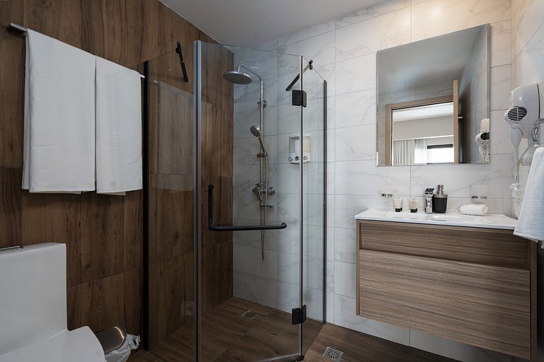 Stunning W/ KingBed In Regatta Living By YellowKey