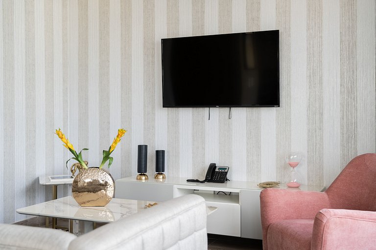 Stunning W/ KingBed In Regatta Living By YellowKey