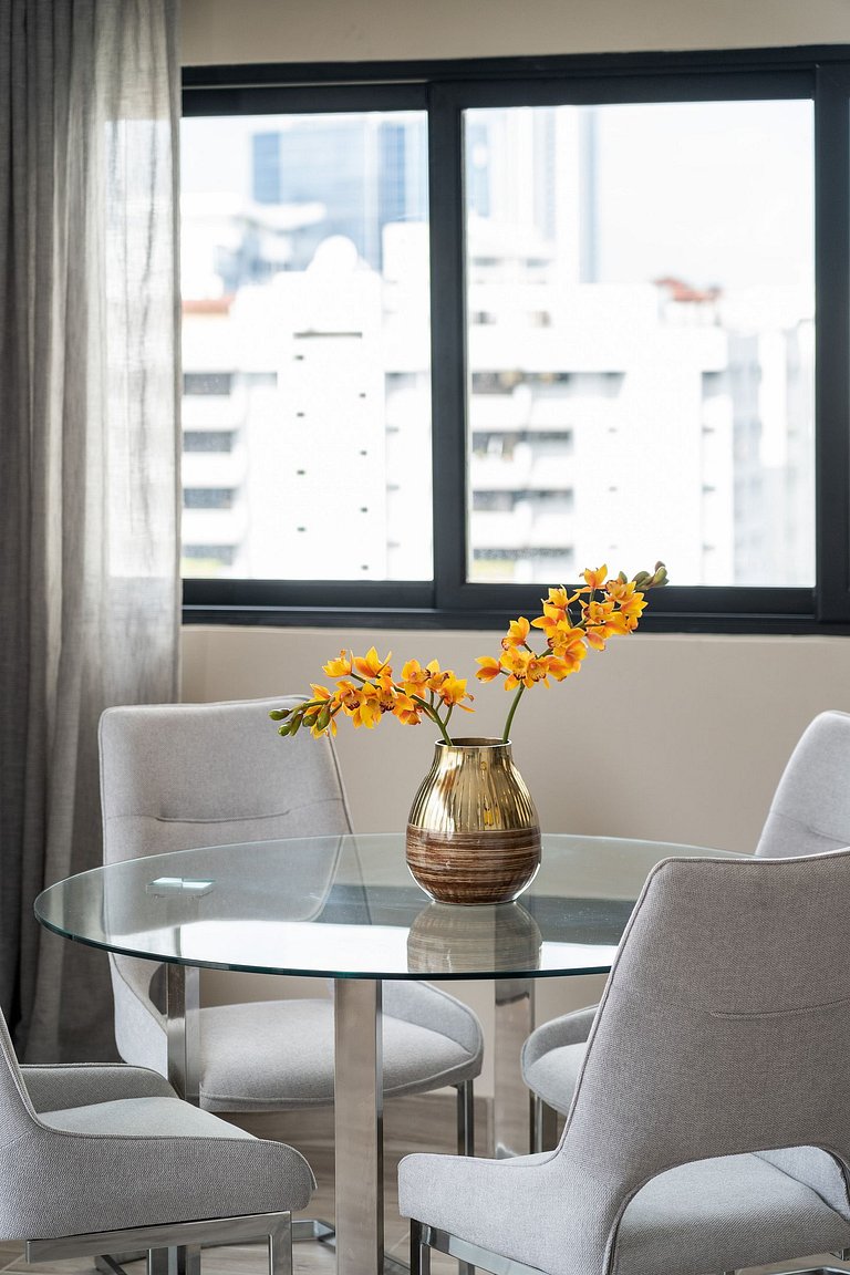 Stunning W/ KingBed In Regatta Living By YellowKey