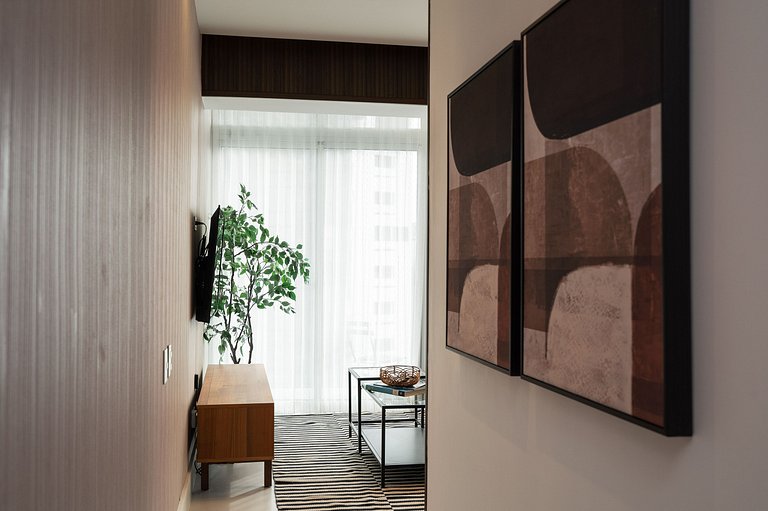 1BR Piantini King Suite Near Blue Mall, Pool & Sauna | Yello