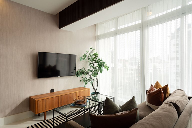 1BR Piantini King Suite Near Blue Mall, Pool & Sauna | Yello