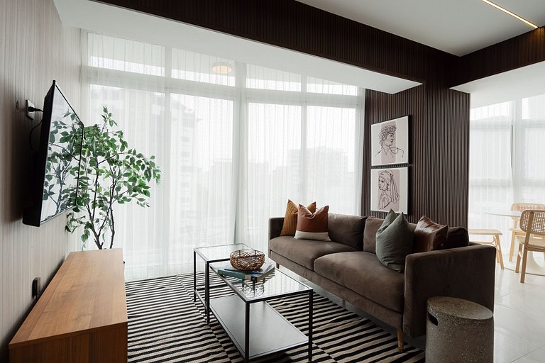 1BR Piantini King Suite Near Blue Mall, Pool & Sauna | Yello