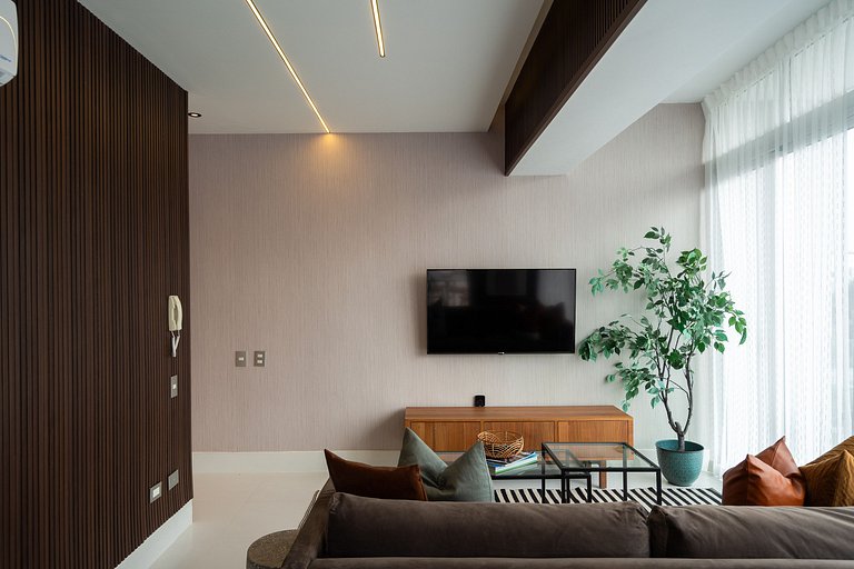 1BR Piantini King Suite Near Blue Mall, Pool & Sauna | Yello