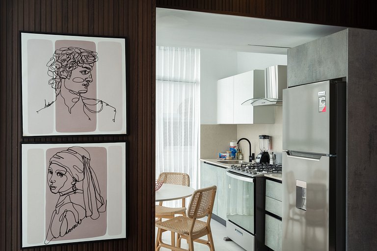 1BR Piantini King Suite Near Blue Mall, Pool & Sauna | Yello