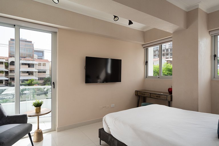 PrivateTerrace-BlueMall-Jacuzzi-AC-YellowKey