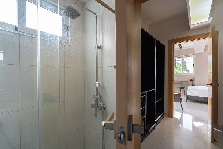 PrivateTerrace-BlueMall-Jacuzzi-AC-YellowKey
