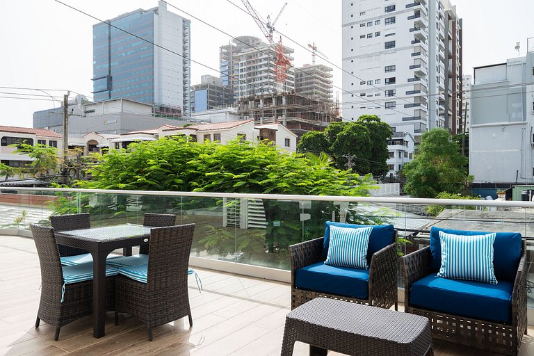 PrivateTerrace-BlueMall-Jacuzzi-AC-YellowKey