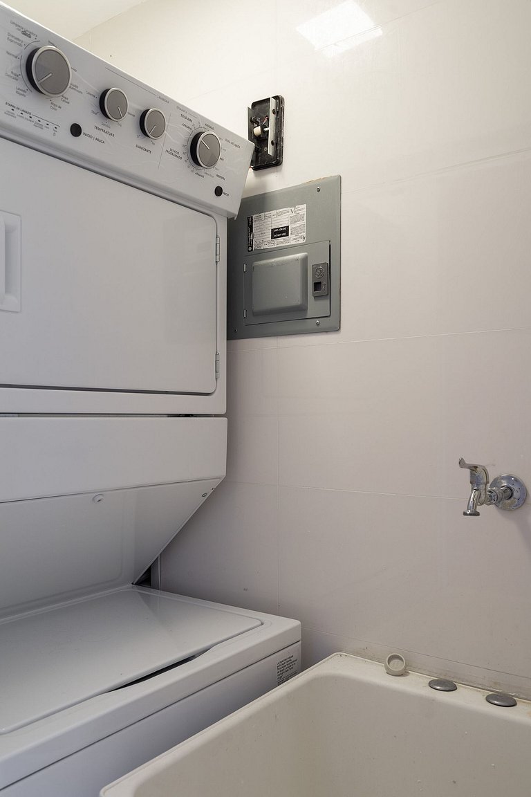 Piantini 1BR Gem Near Blue Mall, Rooftop Pool & Balcony | YK