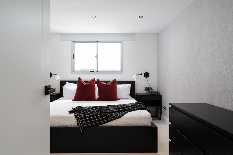 Piantini 1BR Gem Near Blue Mall, Rooftop Pool & Balcony | YK