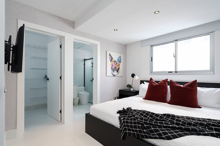 Piantini 1BR Gem Near Blue Mall, Rooftop Pool & Balcony | YK