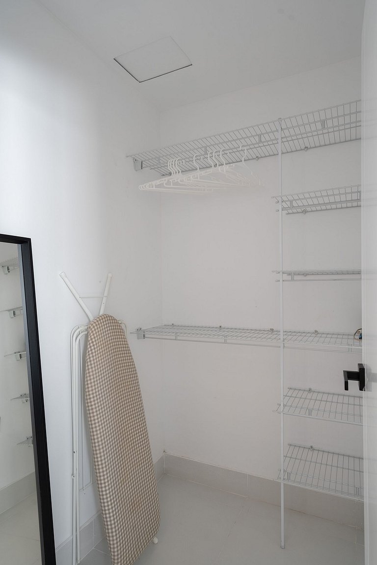 Piantini 1BR Gem Near Blue Mall, Rooftop Pool & Balcony | YK