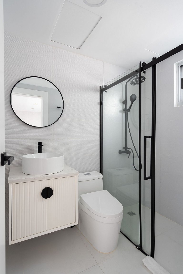 Piantini 1BR Gem Near Blue Mall, Rooftop Pool & Balcony | YK