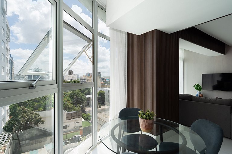 Piantini 1BR Gem Near Blue Mall, Rooftop Pool & Balcony | YK
