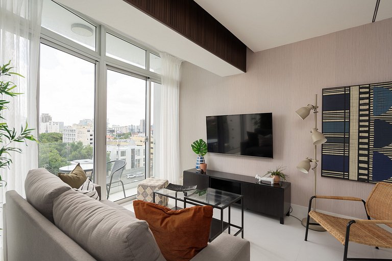 Piantini 1BR Gem Near Blue Mall, Rooftop Pool & Balcony | YK