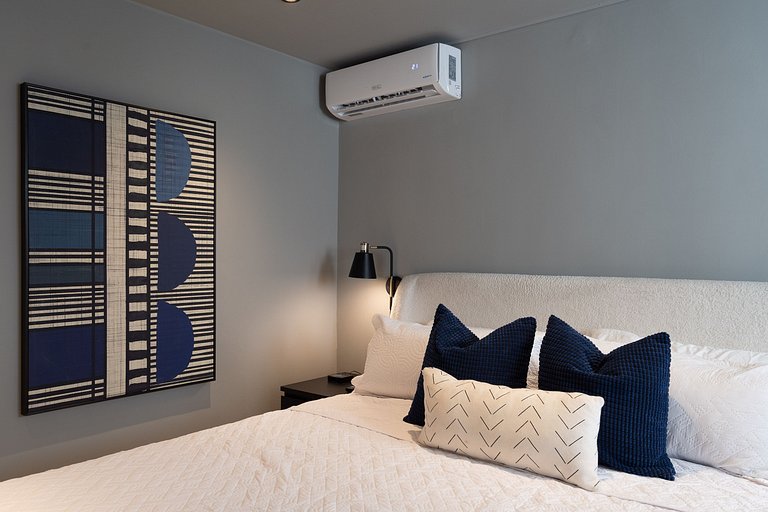 1BR Piantini King Suite Near Blue Mall, Pool & Sauna | Yello