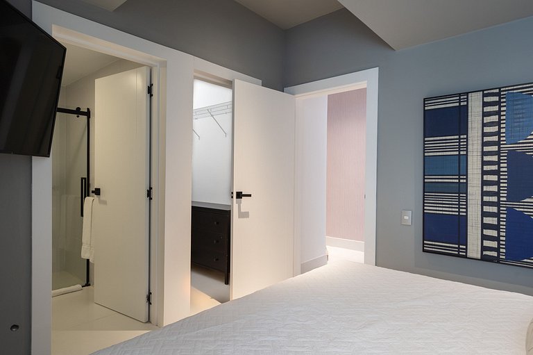 1BR Piantini King Suite Near Blue Mall, Pool & Sauna | Yello