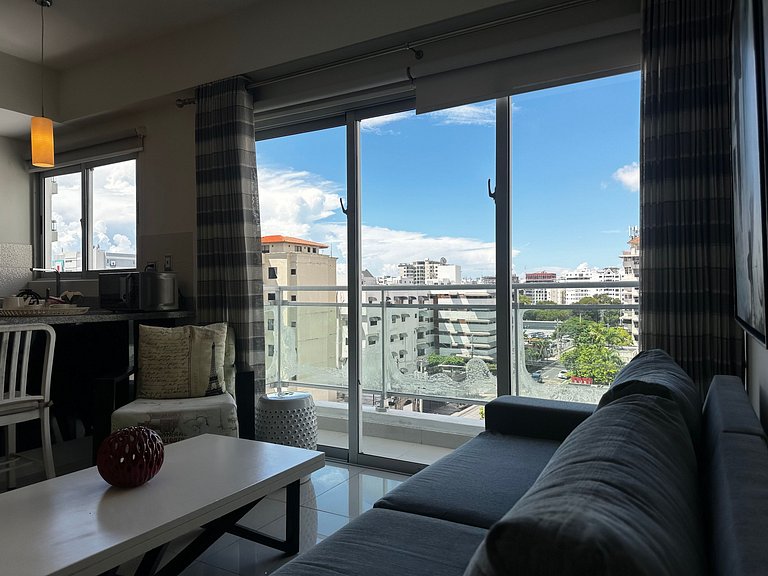 Cozy 1BR apartment in Piantini with wifi, AC and safe