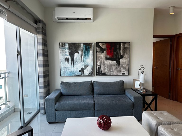 Cozy 1BR apartment in Piantini with wifi, AC and safe