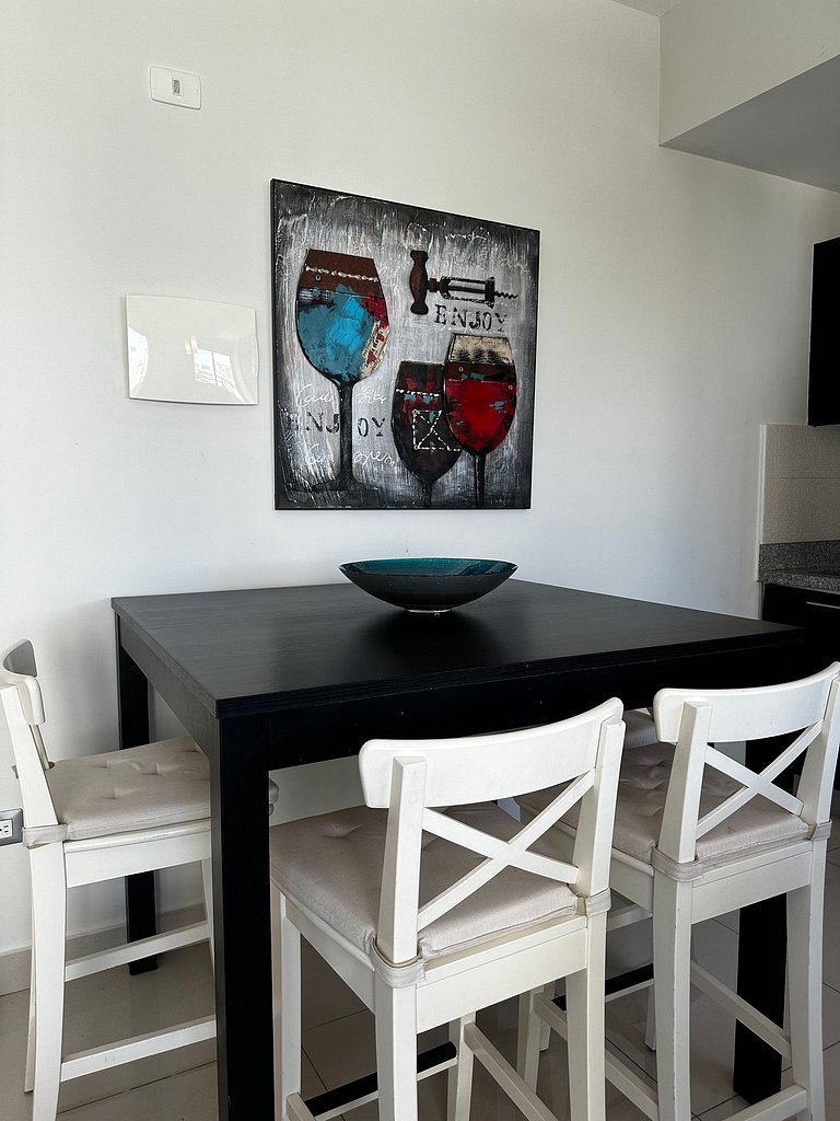 Cozy 1BR apartment in Piantini with wifi, AC and safe