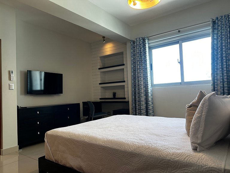 Cozy 1BR apartment in Piantini with wifi, AC and safe